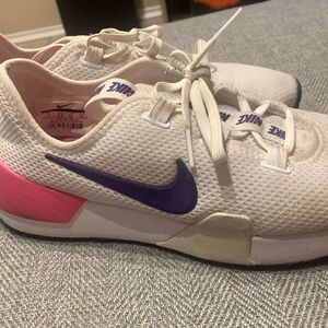 Nike White and Pink Lightweight Sneakers